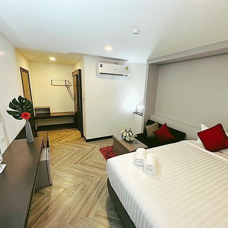 14 Sathorn Hotel No-Parking Bangkok Bagian luar foto