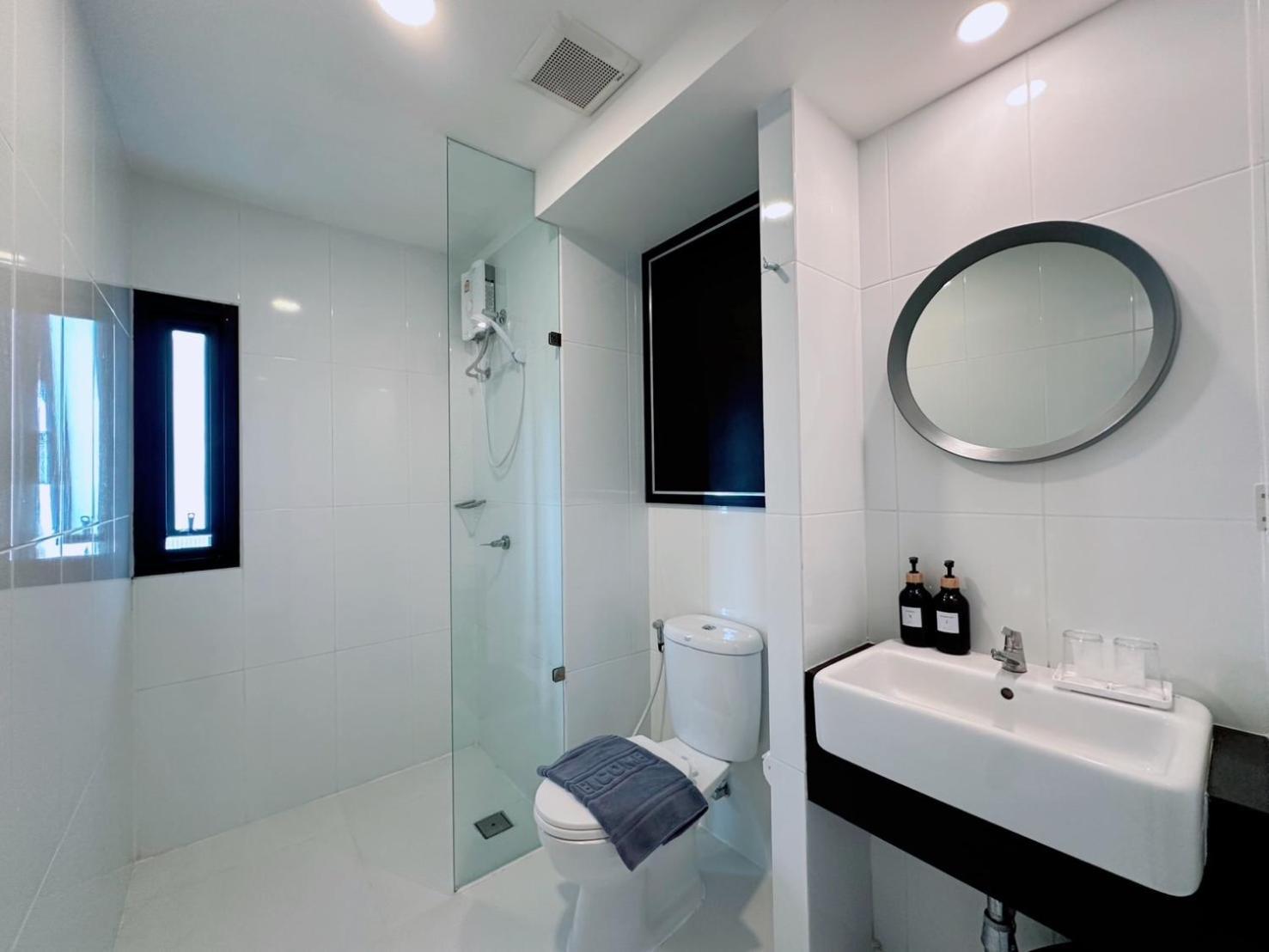 14 Sathorn Hotel No-Parking Bangkok Bagian luar foto