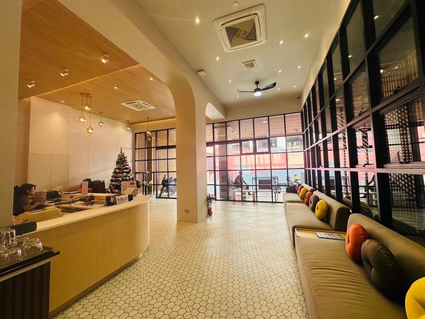 14 Sathorn Hotel No-Parking Bangkok Bagian luar foto