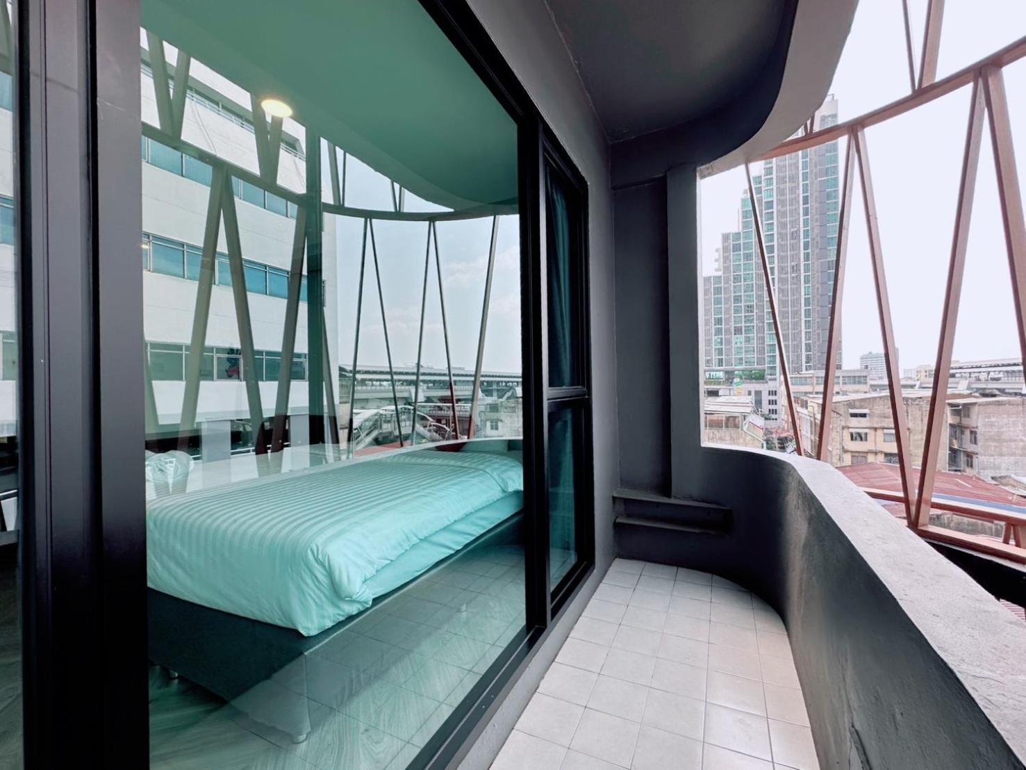 14 Sathorn Hotel No-Parking Bangkok Bagian luar foto