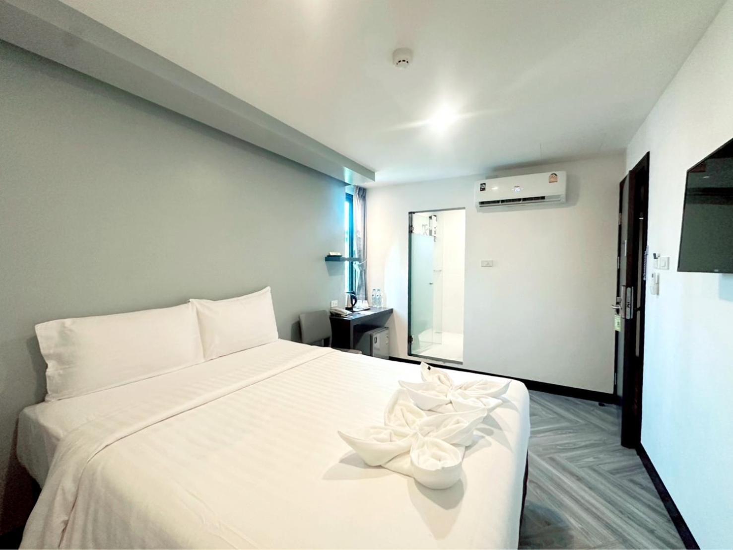 14 Sathorn Hotel No-Parking Bangkok Bagian luar foto