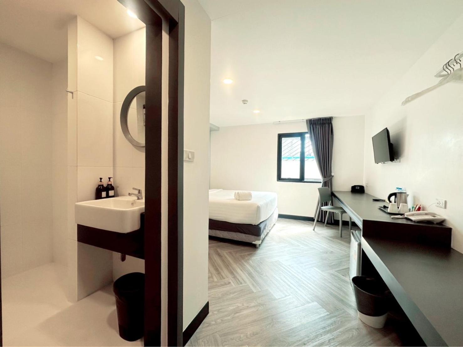 14 Sathorn Hotel No-Parking Bangkok Bagian luar foto