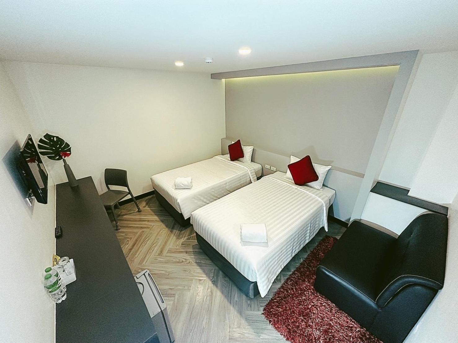 14 Sathorn Hotel No-Parking Bangkok Bagian luar foto